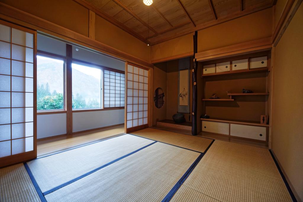 Guesthouse Gokayama Ainokura - Guest House Takazuri-KITA