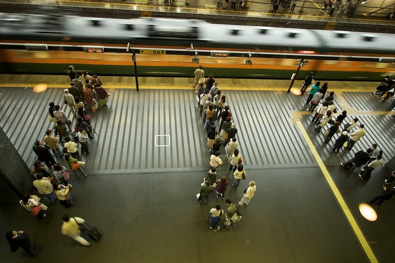 Japan Etiquette - Queue Train Station