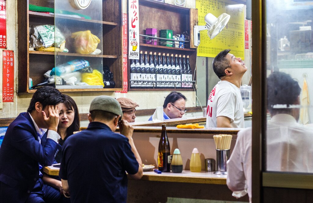 Lifestyle in Japan - Japanese Working Culture Izakaya Lifestyle in Japan - Japanese Working Culture Izakaya