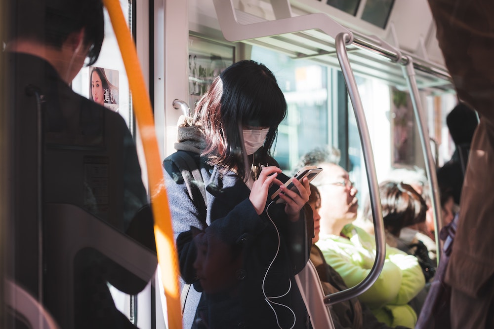 Train Etiquette Japan - Smatphone