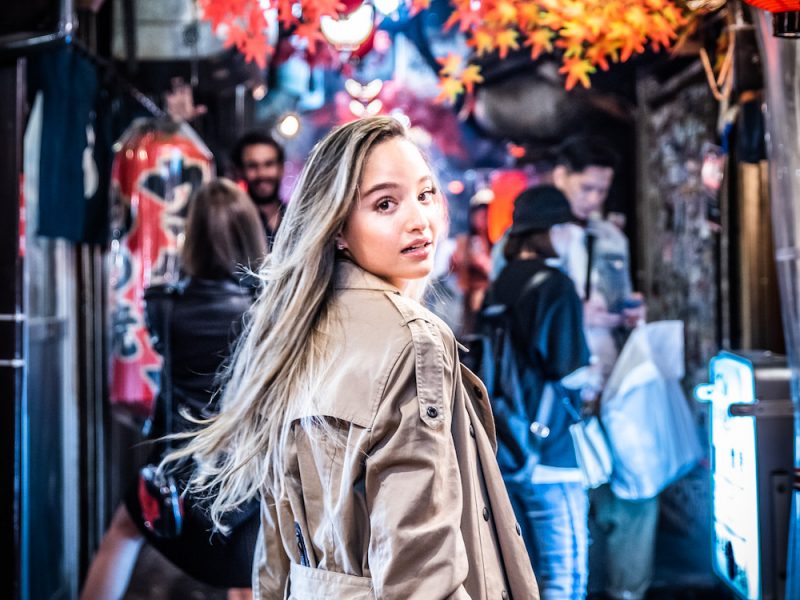 Tokyo-Night-Portrait-in-Shinjuku-Edgy-Stylish-5-800x600